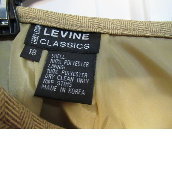 NWT Larry Levine Classics tan pencil skirt - Picture 3 of 3